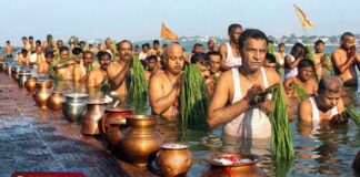 पिशाचमोचन श्राद्ध 2025: अकाल मृत्यु और प्रेतबाधा से मुक्ति प्रदान करने वाला दिव्य अनुष्ठान | जानिए पूरी जानकारी | 2YoDo विशेष Priest performing Pishach Mochan Shraddh rituals with devotees | पिशाचमोचन श्राद्ध करते हुए ब्राह्मण और श्रद्धालु