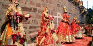 गणगौर पूजा 2026: सौभाग्य, प्रेम और परंपरा का महापर्व — तिथि, शुभ योग, पूजा-विधि और गहरा आध्यात्मिक महत्व | जानिए पूरी जानकारी | 2YoDo विशेष Women performing Gangaur puja with Isar Gaur idols | ईसर-गौर की प्रतिमा के साथ महिलाएं गणगौर पूजा करते हुए